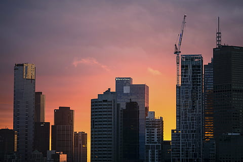 Mare creștere, clădiri, portocale, cer, arhitectură, clădire, infrastructură, structura, stabilire, apartament, ferestre, condominiu, hotel, nori, apus de soare, urban, oraș, constructie, exteriorul clădirii, construită, exteriorul clădirii de birouri, zgârie-nori, înalt - înalt, dezvoltare, modern, industrie de contructie, peisaj, urban skyline, natură, peisaj urban, santier, turn, nici o persoana, în aer liber, districtul financiar, 5K, CC0, domeniu public, fără drepturi de autor