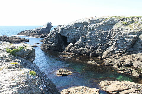 cliffs, brittany, side, water, rock, sky, beauty in nature, sea, rock - object, scenics - nature, solid, nature, land, rock formation, day, tranquil scene, tranquility, no people, clear sky, beach, non-urban scene, cliff, outdoors, eroded, rocky coastline, formation, 4K, CC0, public domain, royalty free