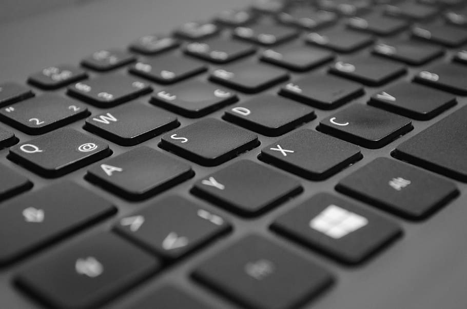 foto de primer pla, teclat de l'ordinador portàtil, teclat, portàtil, claus, quadern, teclat d’ordinador, entrada, lletres, asus, primer pla, s w, aixeta, tecnologia, equips informàtics, ordinador, enfocament selectiu, part de l’ordinador, connexió, comunicació, tecnologia sense fils, clau d’ordinador, a l'interior, cap gent, sol objecte, negocis, gris, macro, primer pla extrem, carta, 4K