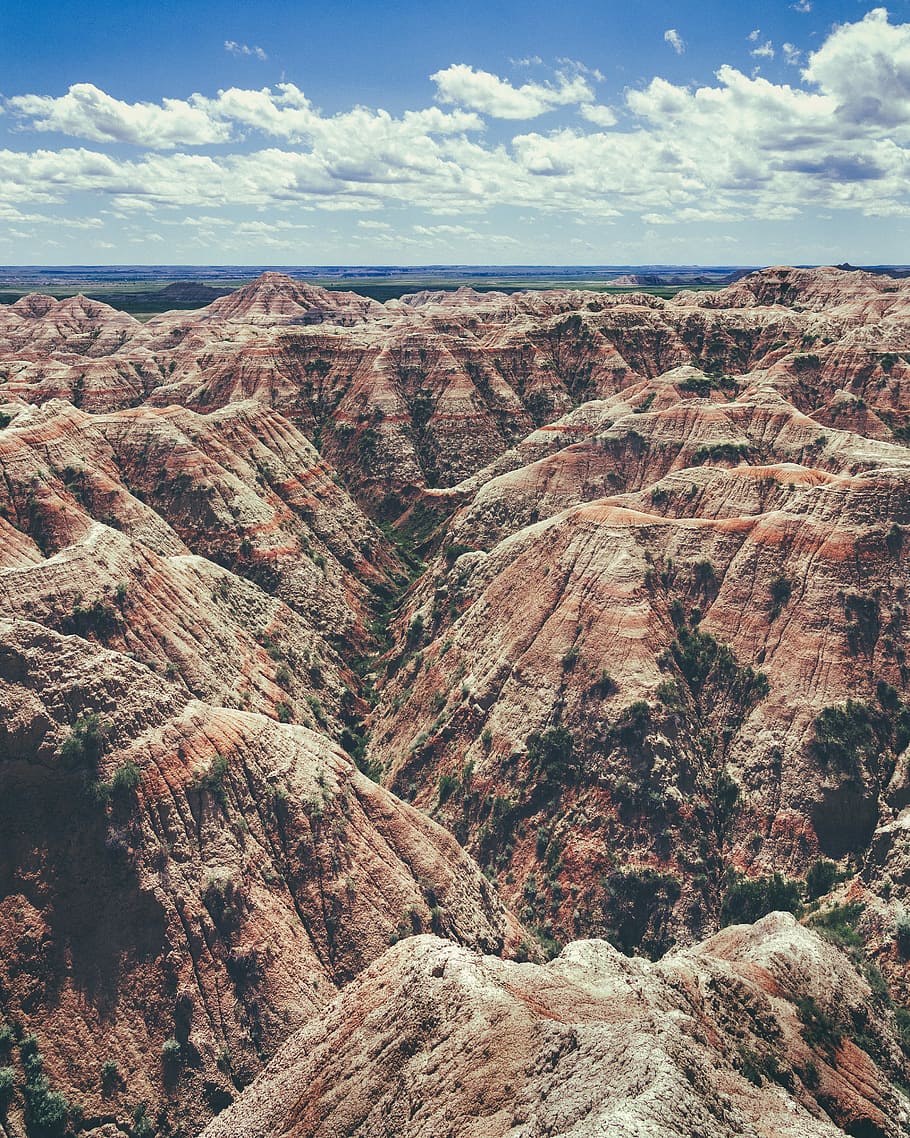 antenne, fotografering, Brun, rock formation, bjergkæde, dagtimerne, himmel, bjerg, Sky, klippe, formation, orange, slugt, dal, national, parkere, tør, erosion, canyon, rød, kam, scenics - natur, skønhed i naturen, rolig scene, landskab, sky - himmel, ikke-urbane scene, miljø, ro, natur, dag, ingen mennesker, rock-objekt, fysisk geografi, solid, geologi, udendørs, klima, dramatisk landskab, tørt klima, eroderet, 4K