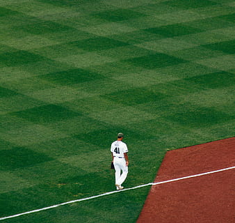 hráč baseballu, stojící, kroky pole, bílý, řádek, během dne, pole, baseball, hráč, chůze, muž, sport, venku, hraní, muži, dospělý, soutěž, sport a fitness, barevný obraz, lidé, sportovec, kavkazského etnika, tráva, pouze jeden muž, jedna osoba, jen dospělí, běh, zelená barva, plná délka, oblečení, vysoký úhel pohledu, skutečných lidí, sportovní oblečení, hřiště, den, fotbal, mladého dospělého, Příroda, pohyb, loděnice - sport, 2K, CC0, veřejná doména, bez autorských práv