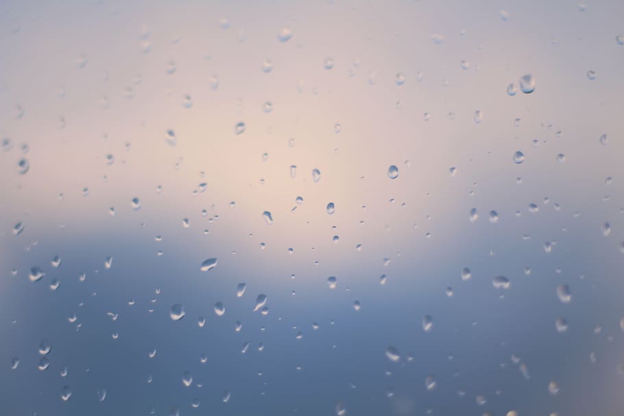 rosada d’aigua, pantalla, pluja, temps, degoteig, tempesta, aigua, finestra, núvols, gota de pluja, cel, humit, endavant, llac, pluja avançada, tremolar, tempesta de pluja, trist, gris, estèril, tirar, fons, naturalesa, blau, líquid, resum, condensació, marc complet, vidre - material, cap gent, transparent, primer pla, a l'interior, temporada de pluges, enfocament selectiu, vidre, puresa, 5K