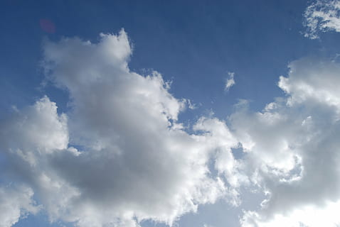 himmel, moln, dag, blå, blå himmel, natur, stackmoln, moln - himmel, clouds, miljö, bakgrunder, vind, mulen, atmosfär, skönhet i naturen, vit färg, dramatisk himmel, scenics - natur, humörlig himmel, inget folk, solljus, utomhus, klimat, meteorologi, ljus, rena, 4K, CC0, offentligt domän, royaltyfria