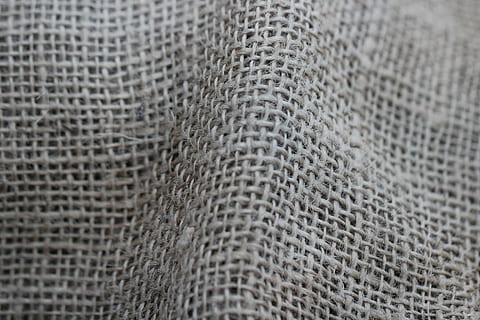struttura, modello, sfondo, astratto, tessuto, vicino, iuta, fazzoletto di carta, vista parziale, tessile, grossolano, borsa di juta, macro, Borsa, Rete, intrecciata, fibre, piegare, superficie, treccia, colore, materiale naturale, natura, ovviamente, tessere, sfondi, strutturato, fotogramma intero, ruvido, avvicinamento, nessuno, Materiale, messa a fuoco selettiva, in casa, grigio, spiegazzato, capi di abbigliamento, lana, primo piano estremo, natura morta, rugoso, industria, piegato, pelle, jeans, 5K, CC0, dominio pubblico, privo di copyright