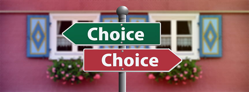 dos, rojo, verde, señalización de elección, gris, enviar, elección, seleccionar, decidir, decisión, votar, política, tablero, fuente, colegio, tiza, calle de un solo sentido, oportunidad, punto de vista, alternativa, Señal de tráfico, proteger, Nota, cartel de la calle, dirección, lejos, directorio, firmar, texto, comunicación, arquitectura, escritura occidental, centrarse en primer plano, nadie, estructura construida, exterior del edificio, la carretera, símbolo, al aire libre, color verde, ciudad, tridimensional, propiedad de la vivienda, calle, 5K, CC0, dominio público, libre de derechos