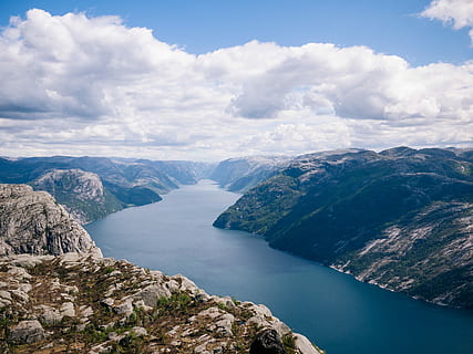 landschap, lichaam, water, bergketens, een lijk, waterlichaam, berg-, natuur, Vakantiebestemmingen, meer, blauw, buitenshuis, hemel, geen mensen, kleurenbeeld, bergketen, schoonheid in de natuur, rock - object, scenics - natuur, wolk - lucht, rustige scène, kalmte, niet-stedelijke scène, rots, dag, milieu, hoge hoekmening, land-, afgelegen, 4K, CC0, publiek domein, royaltyvrij