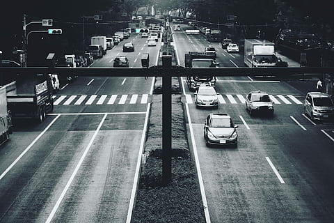 grayscale photography, night street, grayscale, photography, night, street, traffic, transportation, car, highway, urban Scene, road, multiple Lane Highway, mode of Transport, city, city Life, travel, mode of transportation, motor vehicle, land vehicle, architecture, high angle view, symbol, sign, incidental people, road marking, built structure, marking, on the move, motion, building exterior, outdoors, 1080P, CC0, public domain, royalty free