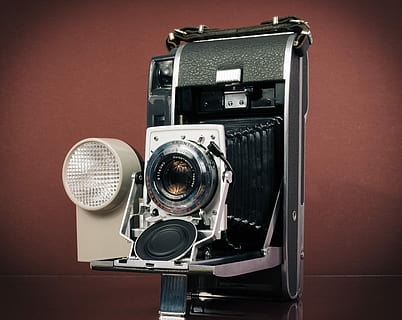cerca de la foto, negro, plegable, cámara, antiguo, ligero, instante, luz intermitente, tecnología, estilo retro, temas de fotografia, camara - equipo fotografico, adentro, cultura de las artes y entretenimiento, foto de estudio, nadie, solo objeto, de cerca, lente - instrumento óptico, fondo de color, lente - ojo, equipo fotográfico, comunicación, el pasado, nostalgia, cámara de video en casa, rodaje, 4K, CC0, dominio público, libre de derechos