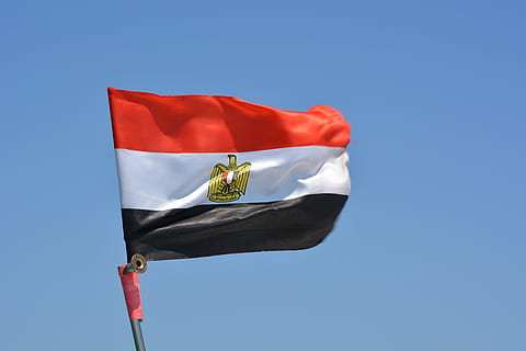 flag, egypten, vind, patriotisme, himmel, stolthed, miljø, blå, rød, vinke, lav vinkel visning, emotion, natur, dag, skyfri himmel, symbol, kopiere plads, udendørs, frihed, ingen mennesker, nationalt ikon, uafhængighed, 5K, CC0, offentligt domæne, royaltyfrie