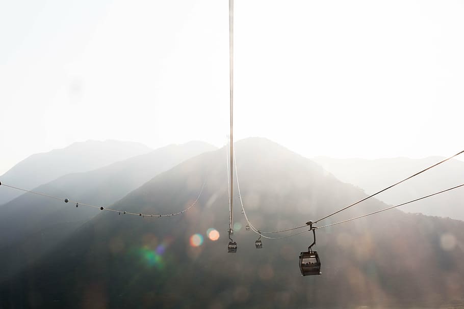 telefèric, boira, muntanya, dia, muntanya alta, núvol, cel, cim, cresta, paisatge, naturalesa, vall, al matí, sortida del sol, bokeh, llums, cable, cotxe, aventura, passeig, telefèric aeri, a l'aire lliure, penjant, cap gent, Serra, còpia espai, escenics - natura, transport, tranquil·litat, bellesa a la natura, viatjar, manera de transport, 5K