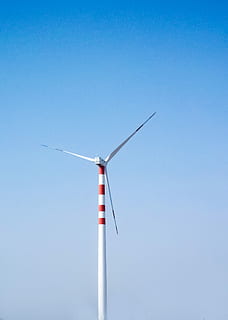 virtaa, tuuli!, valkoinen, tuulimylly, sininen, taivas, päivä-, teho, energia, tuuli, tuulivoima, aavikko, kierto, pyöräyttää, kiertää, uusiutuva, generaattori, sähkö, kestävä, turbiini, uusiutuva energia, tuuliturbiini, ympäristönsuojelu, vaihtoehtoinen Energia, polttoaineen ja sähköntuotantoon, ympäristö, kirkas taivas, kopiointitila, matala kulma, päivä, luonto, ei ihmisiä, tekniikka, ulkona, kestäviä resursseja, voimaa luonnossa, virtalähde, 1080P, CC0, public domain, rojaltivapaa