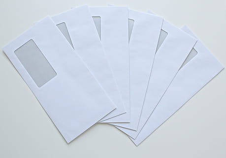 six, blanc, enveloppes fenêtrées, enveloppe, poster, papier, des lettres, enveloppes, laisser, message, adresse, envoi postal, la communication, correspondant, quantité de papier, poste aérienne, envoyer, courrier, prise de vue en studio, personne, à l'intérieur, fermer, espace de copie, couleur blanche, lettre, fond blanc, nature morte, conception, objet unique, vue grand angle, simplicité, la créativité, vide, directement au-dessus, forme, réglage, 4K, CC0, domaine public, libre de droits