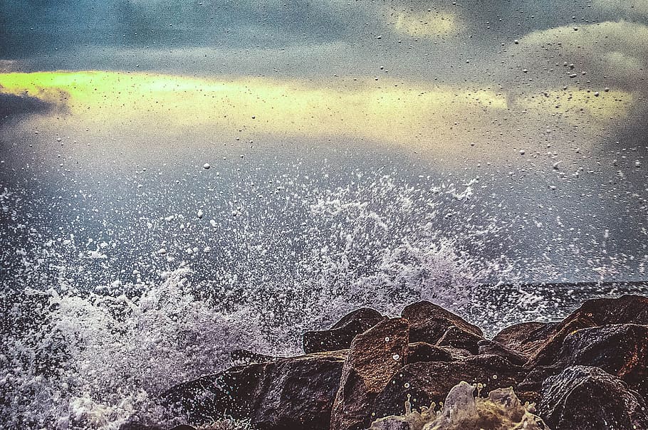 agua, salpicaduras, costa, playa, nubes, amanecer, oscuridad, paisaje, movimiento, naturaleza, Oceano, al aire libre, rocas, mar, marina, chapoteo, piedras, viaje, olas, nadie, belleza en la naturaleza, rock, día, deporte acuático, ola, sólido, paisajes - naturaleza, deporte, mojado, roca - objeto, poder en la naturaleza, rotura, 1080P
