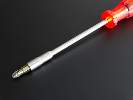 outil, Tournevis, bits inserts, outil à main, artisans, réparer, monter, équipement, prise de vue en studio, fond noir, à l'intérieur, objet unique, aiguille, fermer, seringue, tranchant, personne, espace de copie, rouge, l'injection, santé et médecine, fournitures médicales, expérience scientifique, science, pipette, recherche, 5K, CC0, domaine public, libre de droits
