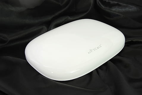 electronic, cântare, creator, High Tech, cântare electronice, să se concentreze asupra primelor elemente, a închide, nici o persoana, iluminat, în interior, băutură, mancare si bautura, alimente, text, western script, vedere în unghi mare, culoare neagră, textil, natură moartă, culoare alba, studio shot, ou, un singur obiect, cadru complet, balon, deținere, fața confuză, 4K, CC0, domeniu public, fără drepturi de autor