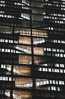 chiaro, costruzione di finestre di vetro, notte, verme-eye-view, nero, calcestruzzo, costruzione, finestra, modello, grattacielo, Torre, Inquadratura dal basso, struttura costruita, architettura, fotogramma intero, esterno dell'edificio, giorno, nessuno, sfondi, edificio per uffici esterno, ufficio, all'aperto, città, moderno, illuminato, vetro - materiale, natura, soffitto, appartamento, 5K, CC0, dominio pubblico, privo di copyright