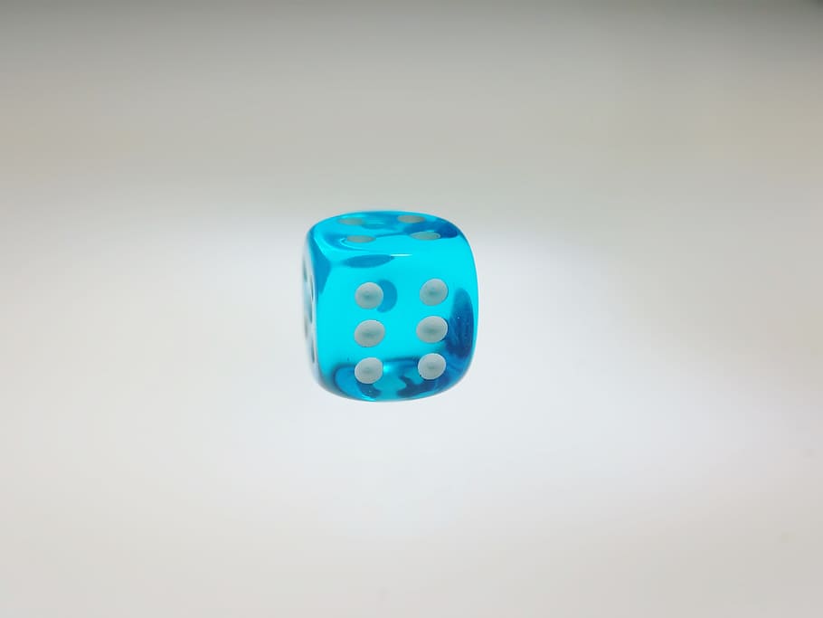 cub, sort, jugar, transparent, blau, tir de l'estudi, fons de colors, sol objecte, fons gris, pastilla, cap gent, daus, a l'interior, salut i medicina, còpia espai, oportunitat, joc, dosi, primer pla, medicina, càpsula, cultura i entreteniment artístic, activitat d'oci, 4K