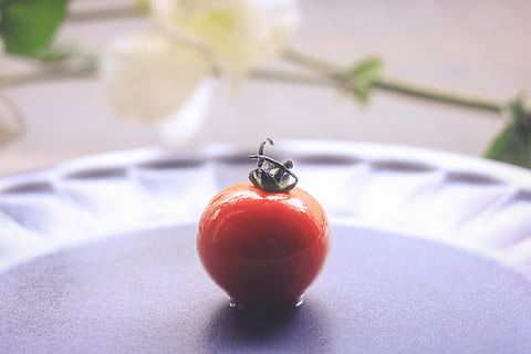 roșu, necopt, fruct, gri, farfurie, fructe necoapte, alimente, a închide, prospeţime, mancare si bautura, nici o persoana, mâncat sănătos, bunăstare, să se concentreze asupra primelor elemente, plantă, în interior, roșie, vegetal, zi, cireașă, natură, masa, cireș roșii, copt, 1080P, CC0, domeniu public, fără drepturi de autor
