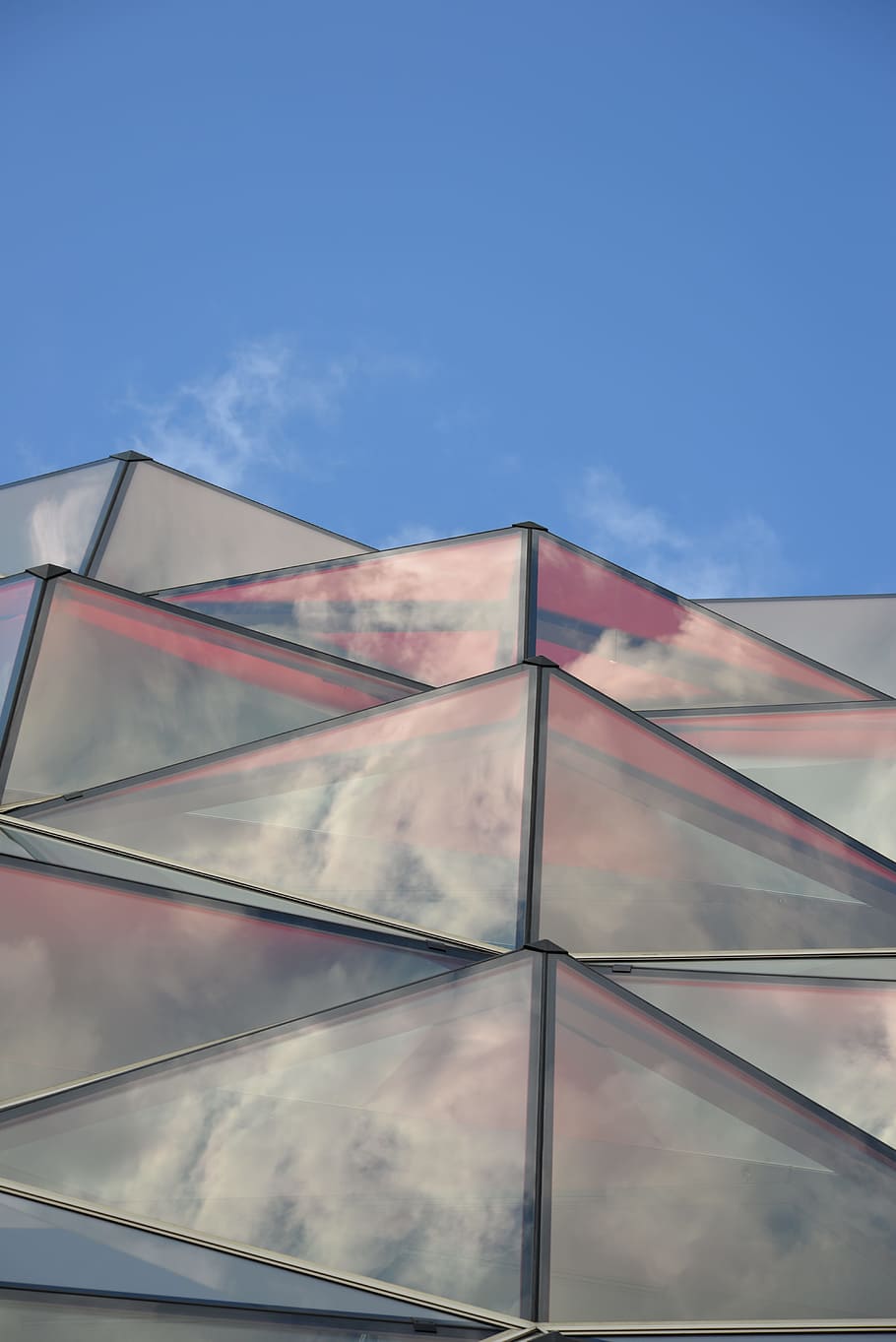 ventanas, reflexión, nubes, cielo azul, cielo, azul, geometría, anglos, París, nube - cielo, al aire libre, día, nadie, vista de ángulo bajo, estructura construida, arquitectura, naturaleza, material de vidrio, exterior del edificio, edificio, luz del sol, metal, modelo, moderno, transparente, copia espacio, 5K