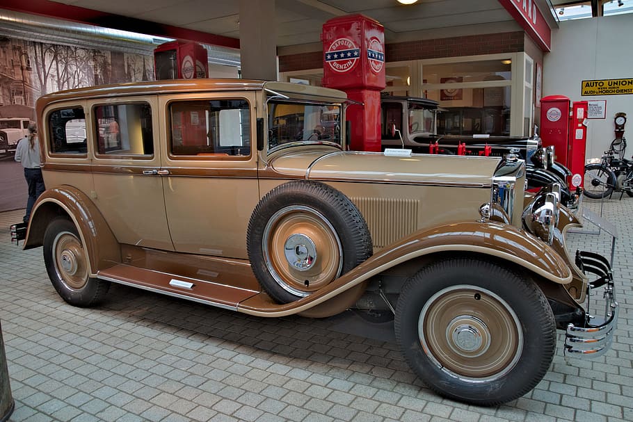 braun, klassisch, Auto, Tankstelle, Oldtimer, Ausstellung, pkw, Transportmittel, Transport, die Architektur, Landfahrzeug, Kraftfahrzeug, Stadt, Gebäudehülle, Tag, gebaute Struktur, Straße, keine Leute, stationär, Retro-Stil, draußen, Gebäude, Geschäft, Text, Rad, 5K