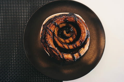 sweet cinnamon bun, Sweet, cinnamon bun, bake, baking, bun, cinnamon, minimalistic, simplistic, food, dessert, gourmet, sweet Food, cake, close-up, backgrounds, indoors, no people, directly above, studio shot, food and drink, freshness, indulgence, ready-to-eat, still life, unhealthy eating, chocolate, temptation, high angle view, table, baked, snack, 5K, CC0, public domain, royalty free