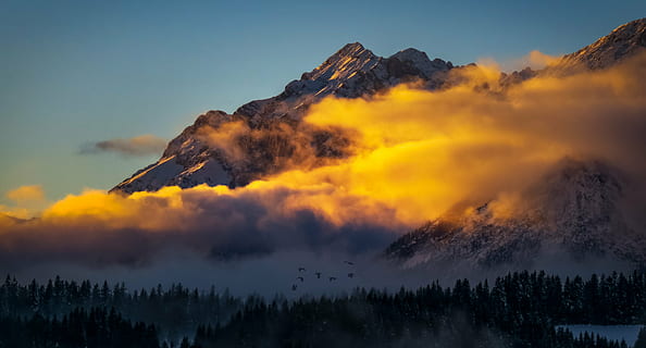 munte în timpul nopții, Munte, alpin, Austria, nori, alp, peisaj, Abendstimmung, ceaţă, stâncă, peisaj montan, munţi, panoramă, apus de soare, cer, natură, copac, incendiu de pădure, scenics, frumusețe în natură, dramatic cer, nor - cer, mediu inconjurator, pădure, scenice - natura, teren, foc - fenomen natural, ardere, foc, plantă, nici o persoana, în aer liber, varf de munte, Brad, ceață și fum, pini de pădure, 4K, CC0, domeniu public, fără drepturi de autor