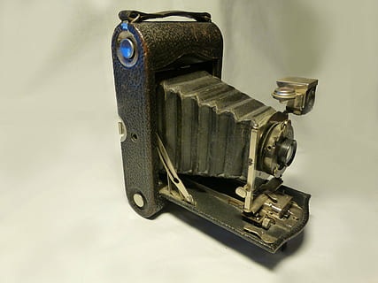 Kamera, alt, Antiquität, Metall, drinnen, Studioaufnahme, Nahansicht, keine Leute, Stillleben, einzelnes Objekt, Maschinen, Fokus auf den Vordergrund, ausgeschnitten, Maschinenteil, Ausrüstung, Technologie, weißer Hintergrund, Retro-Stil, High Angle View, Tabelle, Arbeitsgerät, 4K, CC0, gemeinfrei, lizenzfrei