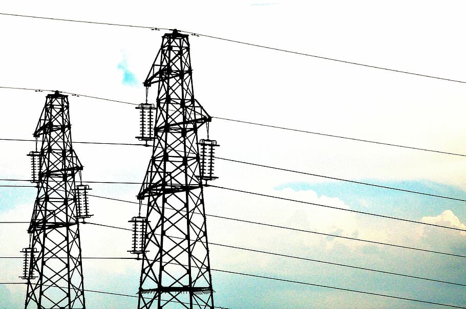 enreixats, línies, línies paral·leles, cel, núvols, corrent elèctric, electricitat, cable, tecnologia, Font d'alimentació, línia elèctrica, vista d’angle baix, piló d’electricitat, generació de combustible i energia, connexió, cap gent, estructura construïda, indústria, metall, naturalesa, arquitectura, dia, a l'aire lliure, alta - alta, lloc de construcció, complexitat, equipament elèctric, 4K