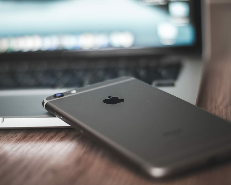 espai, gris, iphone 6, portàtil MacBook, selectiu, foto del focus, col · locat, superior, negre, ordinador portàtil, iphone, poma, smartphone, mac, marca, producte de mac, producte de poma, disseny, alumini, netejar, telèfon, codificació, codi, interior, tecnologia, tecnologia sense fils, connexió, comunicació, ordinador, a l'interior, enfocament selectiu, cultura i entreteniment artístic, primer pla, portàtil, taula, control remot, portabilitat, telèfon intel·ligent, televisor, pantalla, dispositiu d’informació portàtil, cap gent, equips informàtics, remot, teclat, 4K