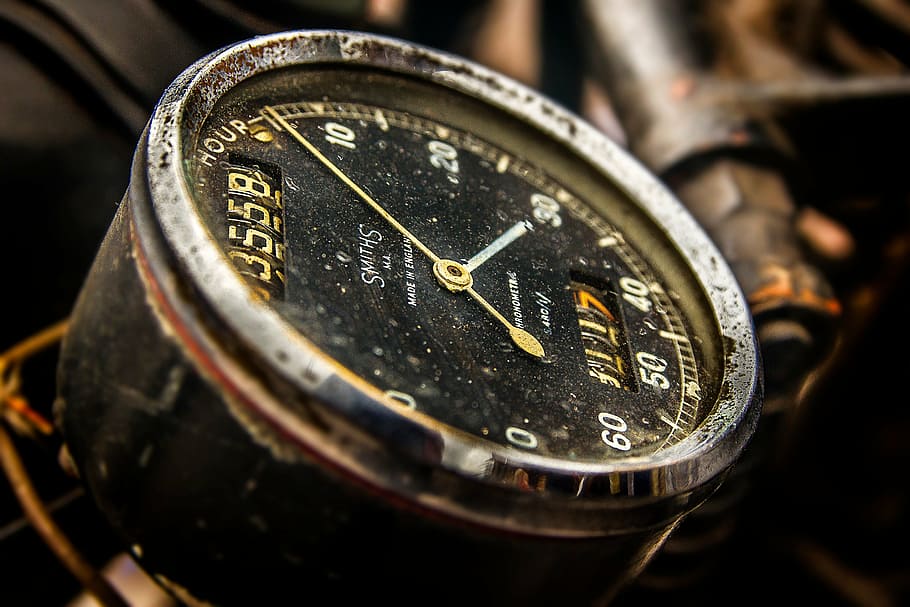 rodó, negre, gris, tacòmetre de vehicles, primer pla, foto, rovellat, metall, velocímetre, cronòmetre, temps, hores, minut, rellotge, cap gent, veure, Minuta, dia, calibre, cabina, nombre, precisió, forma geomètrica, cercle, instrument de mesura, a l'interior, forma, antiguitat, metre: instrument de mesura, centrar-se en primer pla, obsoleta, mesurament, sol objecte, color plata, accessori personal, 4K