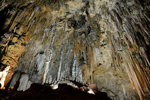 stalattiti, la grotta del diavolo, grotta, eldorado, stalattite, roccia - oggetto, formazione rocciosa, natura, Inquadratura dal basso, geologia, roccia, geografia fisica, solido, nessuno, bellezza nella natura, in casa, calcare, destinazioni di viaggio, modello, modello naturale, giorno, la tranquillità, eroso, formazione, 4K, CC0, dominio pubblico, privo di copyright
