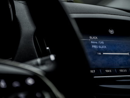 trasformato, veicolo, tenere sotto controllo, selettivo, messa a fuoco, foto, cadillac, 2-DIN, stereo, Cadillac nera, frastuono, autoradio, display stereo, solo, EAB, nero gratis, cruscotto, tecnologia, computer, dispositivo, comunicazione, auto, veicolo terrestre, mezzi di trasporto, interno del veicolo, tachimetro, velocità, guida, volante, ruota, all'interno di, moderno, viaggio, modalità di trasporto, aereo, modo di trasporto, veicolo a motore, interno auto, pannello di controllo, in casa, avvicinamento, testo, sceneggiatura occidentale, controllo, 5K, CC0, dominio pubblico, privo di copyright