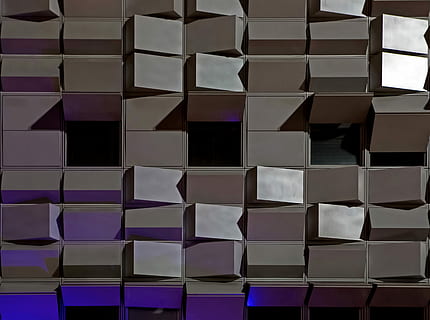 graue Metallwand, graue Blöcke, abstrakt, Gebäude, die Architektur, Muster, Fenster, Drehung, Wiederholung, Nacht-, Licht, Textur, Fassade, architektonisch, Box, geometrisch, Vollbild, Hintergründe, drinnen, keine Leute, Wandbau - Funktion, Design, gestalten, Geometrische Figur, Glas - Material, Nahansicht, mehrfarbig, große gruppe von gegenständen, Kunst und Handwerk, Reflexion, in einer Reihe, Fliese, Kreativität, lila, 4K, CC0, gemeinfrei, lizenzfrei
