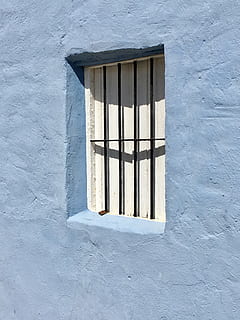 blauw, muur, venster, bars, huis, architectuur, stadsplanning, facade, bouw, blauwe muur, Spanje, CASTELLON, valencia, oosten-, ingebouwde structuur, geen mensen, dag, gebouw, muur - bouwfunctie, buitenkant van het gebouw, witte kleur, zonlicht, buitenshuis, rooster, Gesloten, straf, metaal, geometrische vorm, gevangenis, beveiligingsbalk, metalen rooster, raamkozijn, 4K, CC0, publiek domein, royaltyvrij