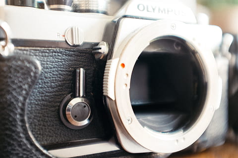 cos de la càmera analògica olympus, olympus, càmera analògica, cos de la càmera, objectes, càmera - equip fotogràfic, lent - instrument òptic, passat de moda, vell, estil retro, temes de fotografia, equipament, antiguitat, obsoleta, sol objecte, fotografia, tecnologia, primer pla, cap gent, dia, a l'aire lliure, a l'interior, automòbil, enfocament selectiu, natura morta, color negre, cotxe, centrar-se en primer pla, transport, manera de transport, metall, nombre, música, control, forma, equipament elèctric, luxe, 4K, CC0, domini públic, lliure de regalies