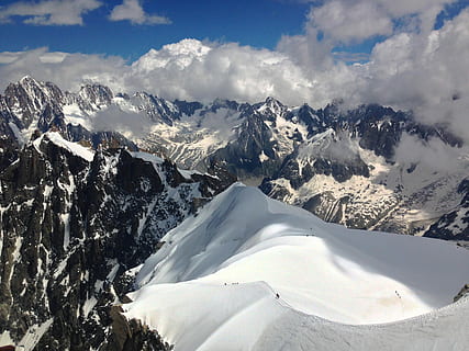 munte, summit, alpin, nori, natură, Munte, vârf, zăpadă, fotograf, peisaj, ciudat, cer, drumeții, călătorie, vacanţă, atmosfera, vară, excursie pe jos, departe, panoramă, vederi panoramice, munţi, Chamonix, Mont Blanc, alpinist, Franţa, Europa, aiguille du midi, iarnă, temperatura rece, de munte, scenice - natura, frumusețe în natură, un munte acoperit de zăpadă, mediu inconjurator, nor - cer, o scenă liniștită, liniște, nici o persoana, zi, scenă non-urbană, culoare alba, în aer liber, varf de munte, 2K, CC0, domeniu public, fără drepturi de autor