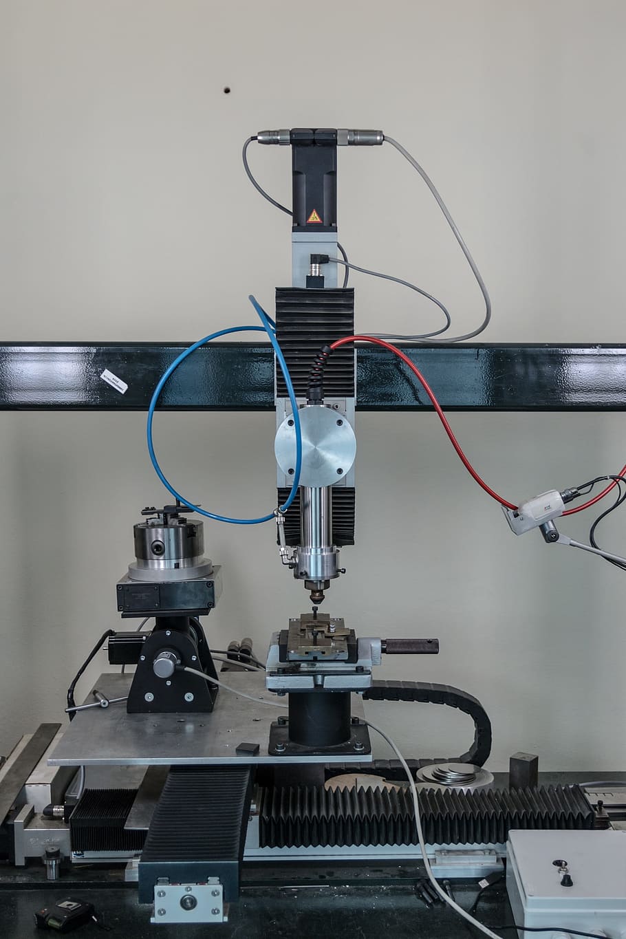 stroj, vrtat, robot, paže, technologie, robotické rameno, robotika, kawasaki, Věda, tech, elektronika, automatizace, uvnitř, zdravotnictví a lékařství, nikdo, stroje, detail, nemocnice, stálý život, spojení, lékařské vybavení, přesnost, sdělení, stůl, zařízení, způsob dopravy, řízení, kov, vzdělání, výzkum, optometristou, 2K