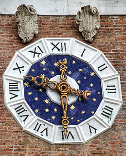 ceas, timp, turn, ac indicator, ore, timp de, minute, albastru, mecanică, transmisie, Angrenaj, tehnologie, închide, mecanic, inoxidabil, metal, perete, perete de piatra, vechi, clădire, numere romane, arhitectură, a închide, fata de ceas, nici o persoana, număr, minutar, montare pe perete, reprezentare, român, artă și sculptură, zid de cărămidă, antic, cărămidă, ora mâinii, exteriorul clădirii, bogat ornamentat, 2K, CC0, domeniu public, fără drepturi de autor