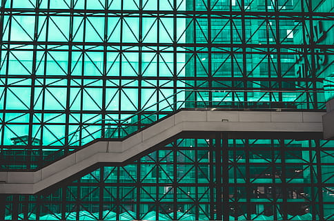 fotografering, hvid, bro, bygning, grå, beton, trappe, dagtimerne, Hermosas, Lineas, arkitektur, vindue, glas - materiale, blå, bygget struktur, moderne, byggebranchen, stål, kontorbygning, urban scene, futuristisk, geometrisk form, tag, abstrakt, forretning, afspejling, bygning udvendig, loft, indendørs, baggrunde, mønster, lav vinkel visning, ingen mennesker, fuld ramme, dag, glas, design, udendørs, form, 5K, CC0, offentligt domæne, royaltyfrie