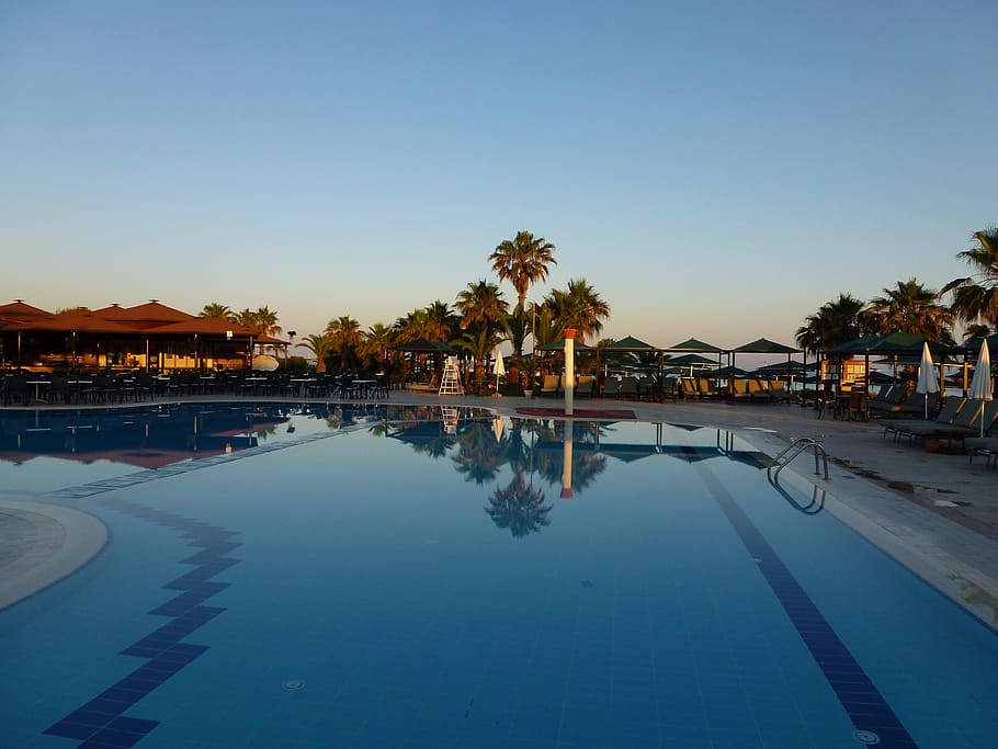 Schwimmbad, Strand, Truthahn, Schwimmen, draussen, exotisch, Hotel, Blau, Wasser, Himmel, Baum, Palme, die Architektur, Natur, Reflexion, tropisches Klima, gebaute Struktur, klarer Himmel, Urlaubsort, Pflanze, keine Leute, Gebäudehülle, Infinity-Pool, am Pool, draußen, 4K