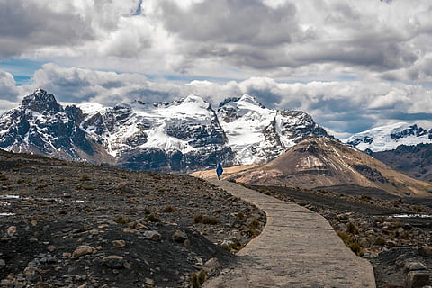 persona, para caminar, hacia, Montaña cubierta de nieve, ver, camino de montañas, fondo, papel pintado, montaña, camino, aventuras, paisaje, naturaleza, viaje, viajero, vagabundo, rock, nieve, Perú, suciedad, suelo, tierra, contraste, nube, nube - cielo, temperatura fría, paisajes - naturaleza, invierno, ambiente, belleza en la naturaleza, cielo, cordillera, escena tranquila, día, tranquilidad, escena no urbana, nadie, al aire libre, pico de la montaña, 5K, CC0, dominio público, libre de derechos