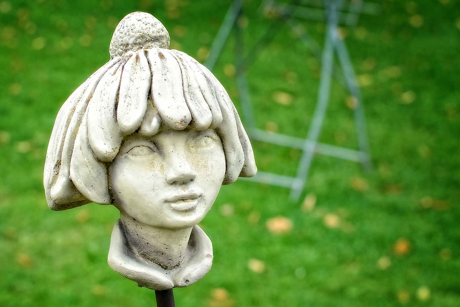 elf, quota, figura, criatures mítiques, cara, emoció, romàntic, fada del bosc, Conte de fades, flor, deco, decoració, jardí, art, estàtua, escultura, color verd, cap gent, dia, a l'aire lliure, representació humana, art i artesania, herba, representació, planta, centrar-se en primer pla, naturalesa, primer pla, semblança masculina, terra, artesania, creativitat, camp, àngel, 2K