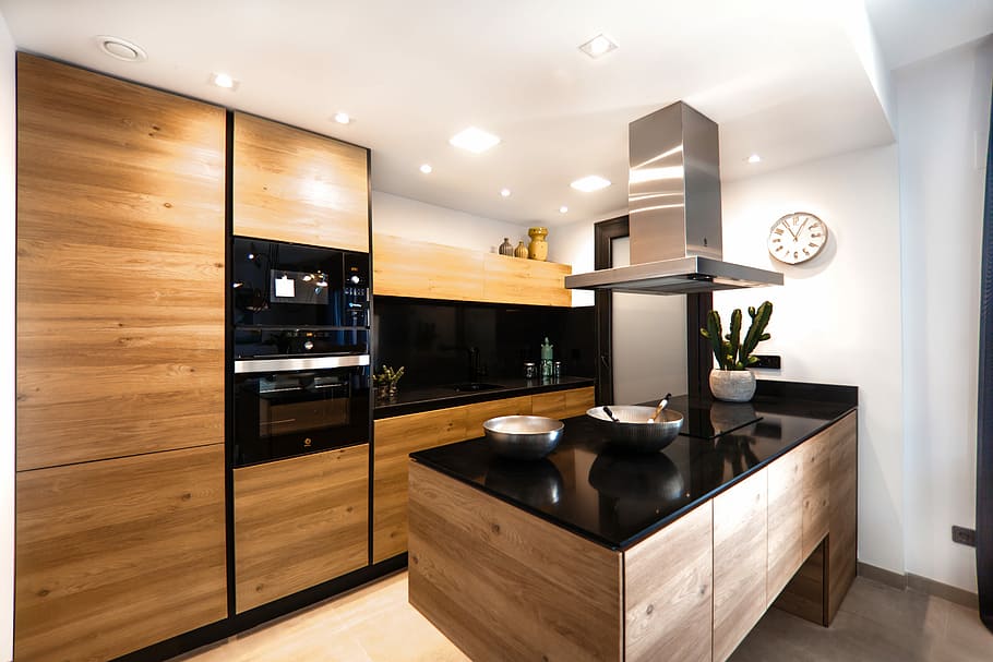 acollidor, cuina, villamartin, sala de cuina, buit, llums, convertit, casa, rellotge, cuina domèstica, habitació domèstica, modern, taulell de la cuina, interior de casa, luxe, riquesa, interior de l'aparador, gabinet, mobles, material de fusta, estufa, sòls, a l'interior, aparell, equipament per a la llar, microones, disseny, forn, cap gent, acer, Molt cansat, fusta, 5K