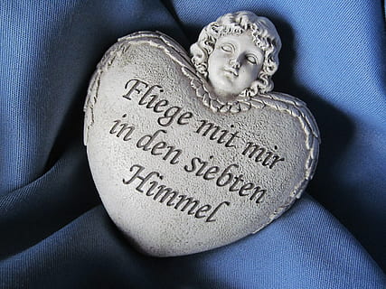 Engel, himmel, flyve, vinge, hjerte, romantik, sten-, syv, blå, statue, stenfigur, budbringer, engel figur, kerub, følelser, følelse, kærlighed, hukommelse, humør, par, tekst, vestlige script, indendørs, tekstil, tæt på, meddelelse, emotion, ingen mennesker, positive følelser, Kunst og håndværk, grå, besked, stilleben, form, kreativitet, nummer, spiritualitet, 4K, CC0, offentligt domæne, royaltyfrie