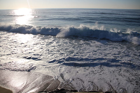 onde oceaniche, spiaggia, sol, cielo, oceano, onde, mare, acqua, orizzonte sull'acqua, onda, natura, bellezza nella natura, sport, movimento, scenics - natura, orizzonte, sport acquatico, fare surf, terra, idilliaco, tramonto, la tranquillità, all'aperto, potere in natura, 5K, CC0, dominio pubblico, privo di copyright
