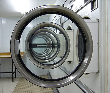 schließen, Foto, Waschen, Waschsalon, Kreise, Waschmaschine, Wäsche, sauber, Ausrüstung, Gerät, Metall, Geometrische Figur, gestalten, Kreis, drinnen, keine Leute, Glas - Material, Design, Geländer, die Architektur, gebaute Struktur, Spiral-, Tag, Nahansicht, leeren, stehlen, Technologie, Maschinen, Industrie, Wandbau - Funktion, silberfarben, Legierung, 1080P, CC0, gemeinfrei, lizenzfrei