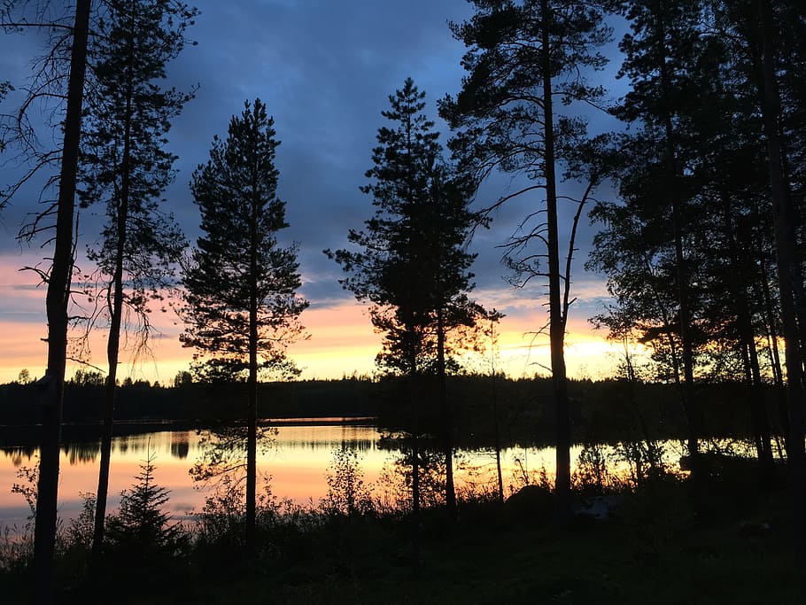 Sonnenuntergang, Landschaft, Wasser, Sonne, Mehr, Abend, Natur, Horizont, Luft, Wolken, Abendrot, untergehende Sonne, Dämmerung, Himmel, Ansichten, bunter Sonnenuntergang, Abendhimmel, Reflexion, Finnland, Baum, See, wolke - himmel, szenen, Pflanze, Ruhe, Schönheit in der Natur, ruhige Szene, Silhouette, Szenen - Natur, Nicht-städtische Szene, idyllisch, Wachstum, Wald, keine Leute, draußen, Reflexionssee, Nadelbaum, 2K