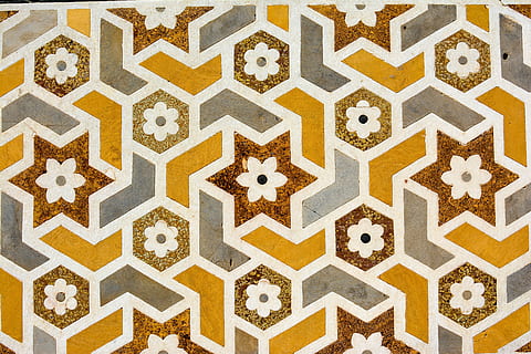 marró, blanc, groc, floral, patró, taronja, gris, tèxtil, paret, art, resum, estrella, hexàgon, flor, fons, marc complet, cap gent, disseny, repetició, forma, a l'interior, primer pla, sòls, forma geomètrica, textura, forma quadrada, rajola, gran grup d'objectes, multicolor, natura morta, vista d’angle alt, paper, art i artesania, sòl de rajoles, 5K, CC0, domini públic, lliure de regalies