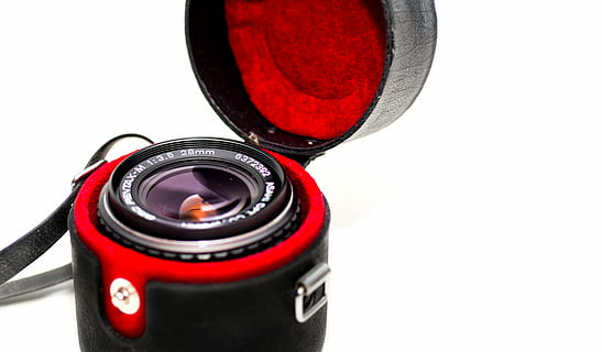 obiektyw, walizka, pentaks, aparat fotograficzny, analog, czerwony, szkło, fotografia, zdjęcie, optyczny, pojemnik, tematy fotograficzne, białe tło, żadnych ludzi, sport, zbliżenie, technologia, kopia przestrzeń, odetnij, studio strzał, obiektyw - instrument optyczny, martwa natura, sprzęt, wewnątrz, sprzęt fotograficzny, czarny kolor, aparat fotograficzny - sprzęt fotograficzny, skupić się na pierwszym planie, precyzja, okrąg, pojedynczy obiekt, aparat cyfrowy, sprzęt elektryczny, 4K, CC0, domena publiczna, darmowe zdjęcia