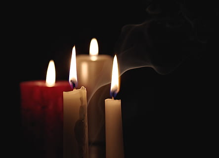 schließen, Fotografie, zündete, Kerzen, abgeblendet, Zimmer, Kerze, die Flamme, Erinnerung, Licht, Ewigkeit, Feuer, glühen, Wachs, Seelenfrieden, die Dunkelheit, zu löschen, Beleuchtung, Stimmung, Dekoration, Schmalz, romantisch, die kunst der, Hitze, Allerseelen, st andrews tag, Vorhersagen, Rauch, schwarzer Hintergrund, Uniform, Verbrennung, Flamme, Feuer - natürliches Phänomen, dunkel, Hitze - Temperatur, Studioaufnahme, drinnen, Natur, keine Leute, Religion, Nahansicht, Feier, Spiritualität, kopieren sie platz, beleuchtet, Glauben, glühend, schmelzen, 4K, CC0, gemeinfrei, lizenzfrei
